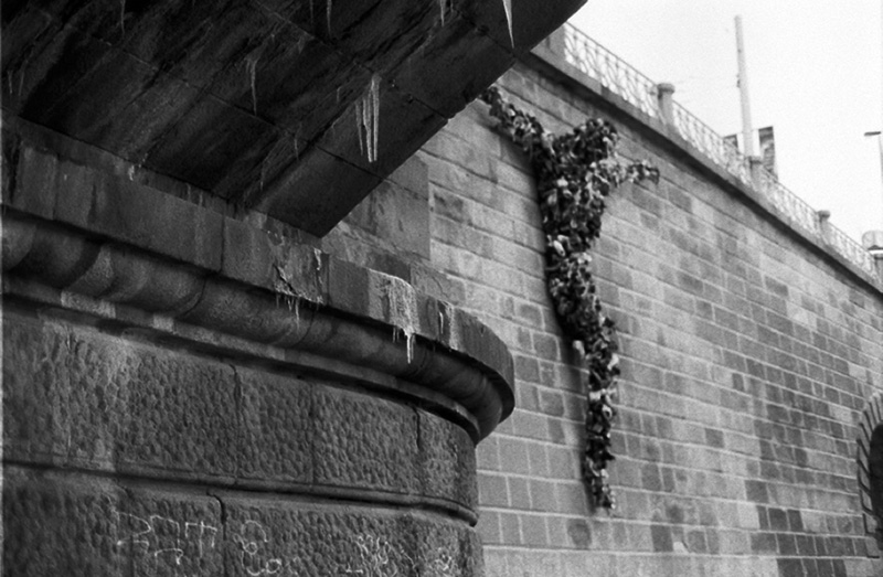 Art piece by the river, Prague